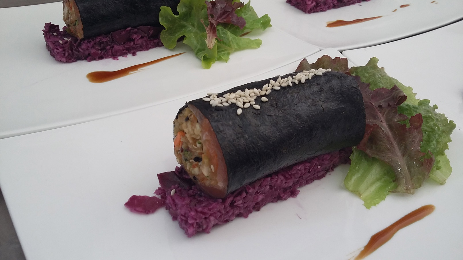 Maki de truite de la Buège, chou-rouge en salade - L'antre Gourmand